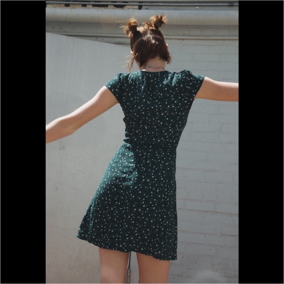 Brandy Melville Robbie Dress - Picture 3 of 5